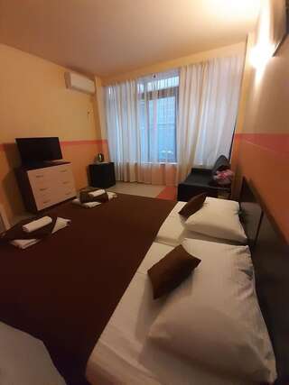 Отель Tsitrus Mini Hotel Гагра Бюджетный двухместный номер с 2 отдельными кроватями-1